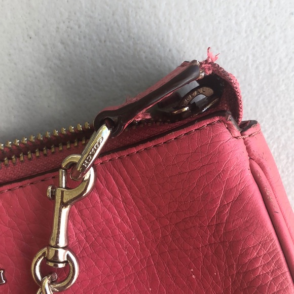 Coach • hot pink -pebbled leather with chain strap - Picture 6 of 8